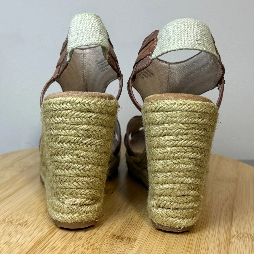 Tommy Bahama step into
